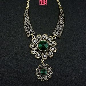 Betsey Johnson Dark Green Flower Pendant  Necklace